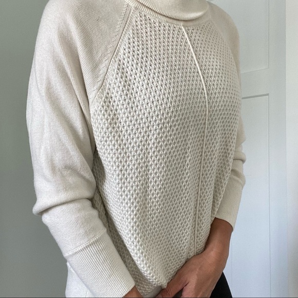Merino wool turtleneck sweater - Picture 4 of 15